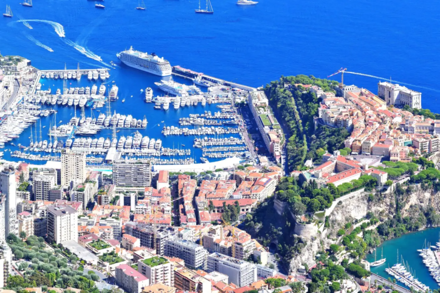 Le port Hercule et le Rocher de Monaco vus du ciel